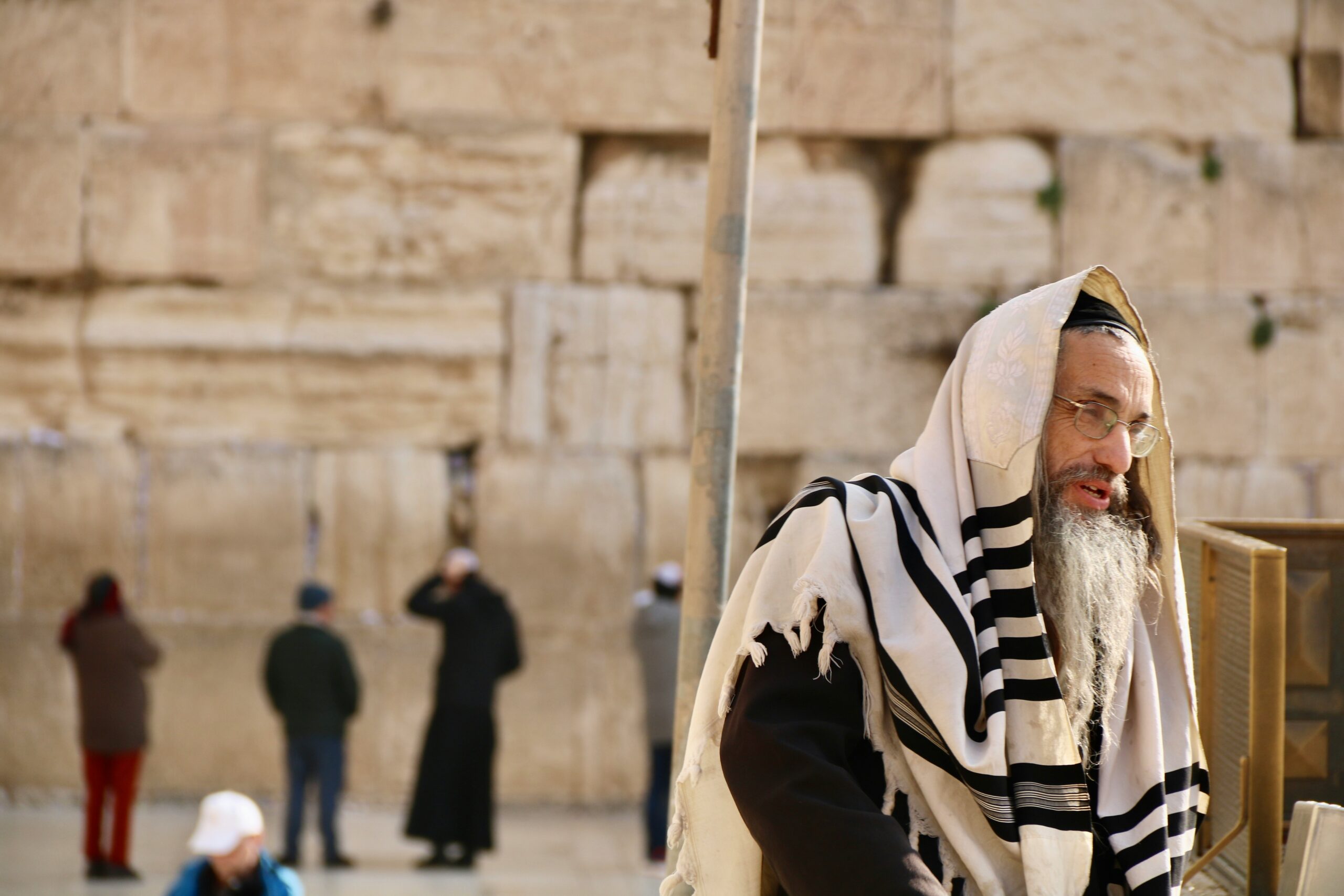 Talking Life – Why are so Many Jews Failing Miserably Spiritually